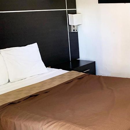 Magnuson Hotel Брадентън Екстериор снимка
